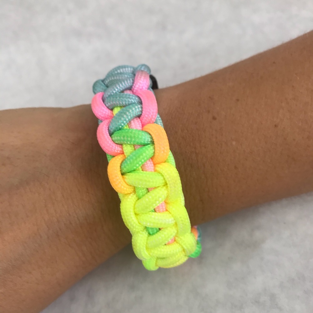 DIY Paracord Bracelet With Side Release Buckle